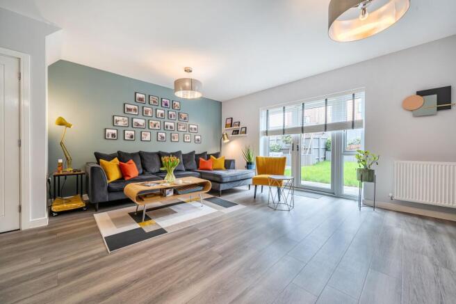 4 bed property, in Holmesley Road, £725,000