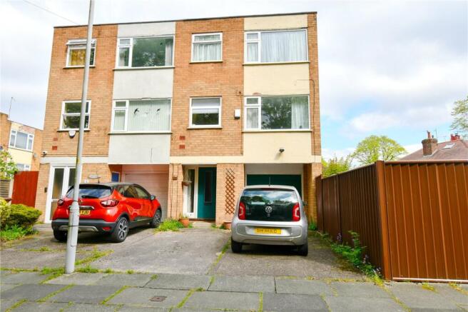 3 bed property, in Galtres Park, £250,000