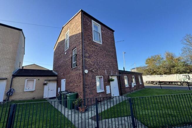 2 bed property, in Old Chester Road, £89,500