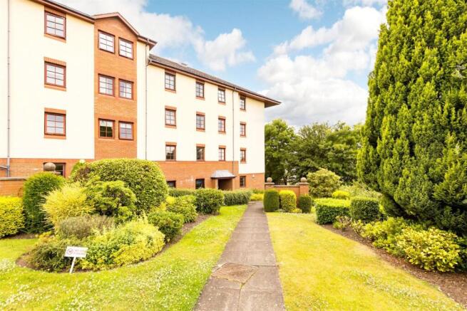 3 bed property, in 70/4, £380,000