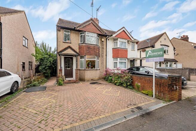 3 bed property, in Denham Way, £450,000