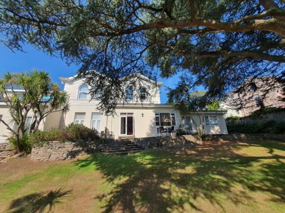2 bed property, in Higher Warberry Road, £134,500