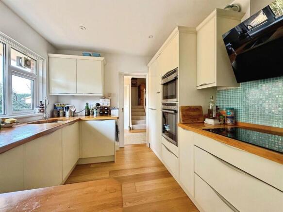 3 bed property, in Youngwoods Way, £400,000