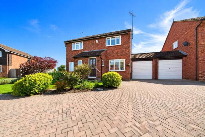 2 bed property, in Warley Rise, £350,000
