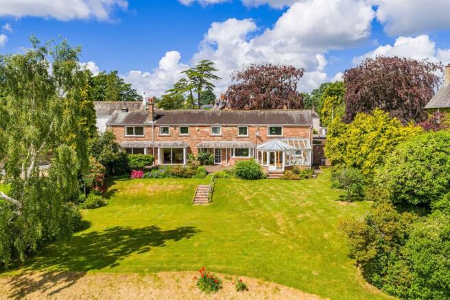 4 bed property, in The Barn, £675,000