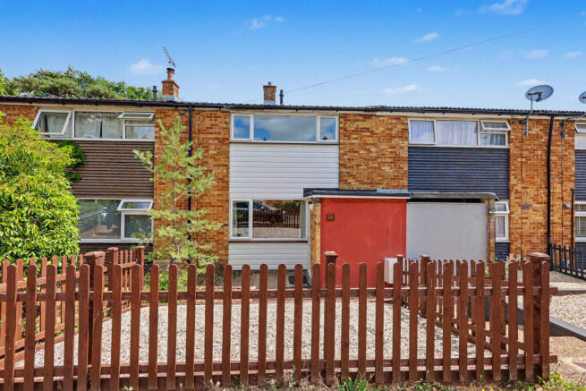 2 bed property, in Tye End, £300,000