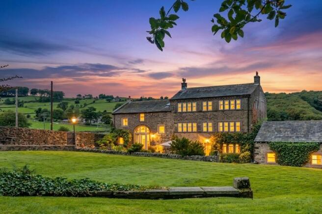 5 bed property, in Sands Farm, £1,500,000