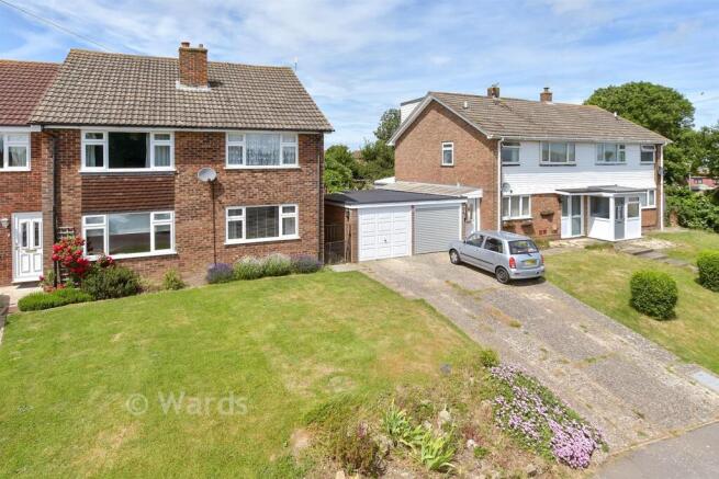 2 bed property, in Willow Waye, £260,000
