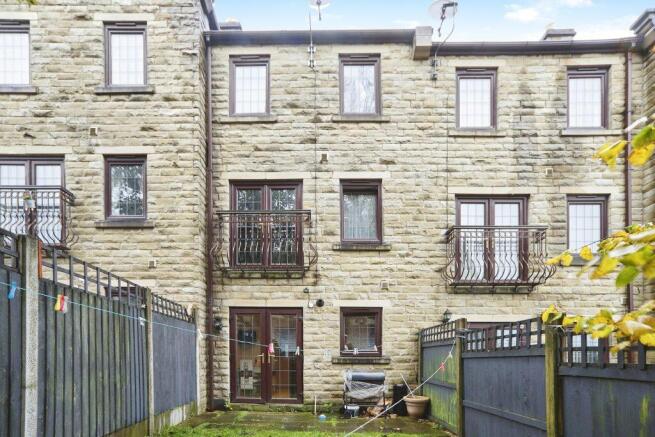 4 bed property, in Vicarage Mews, £205,000