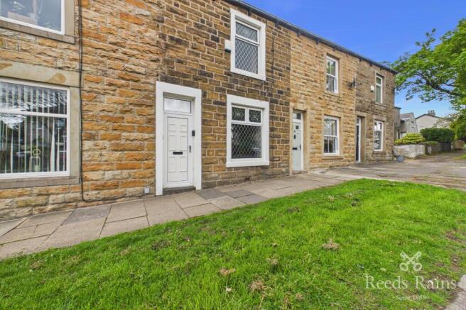 2 bed property, in Glen View Road, £125,000