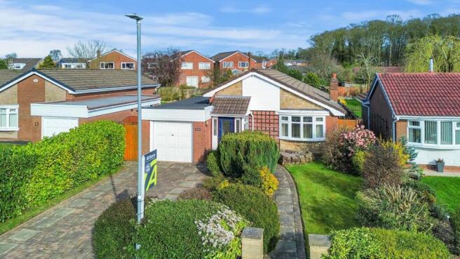 2 bed property, in Spinney Green, £310,000