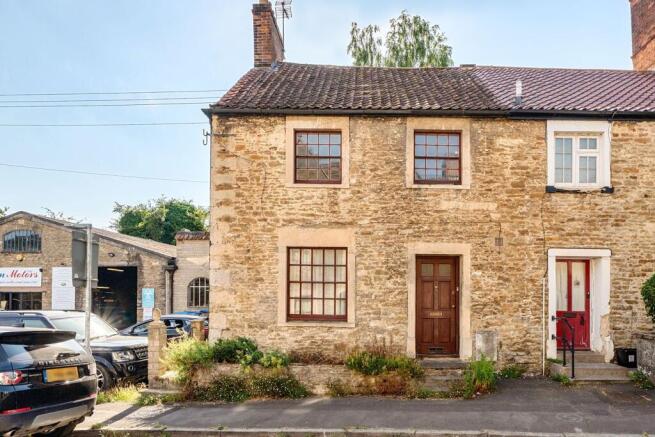 3 bed property, in Bath Road, £345,000