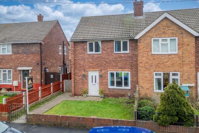 2 bed property, in Archer Street, £140,000