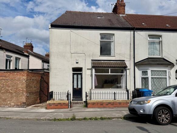 3 bed property, in Carrington Street, £40,000
