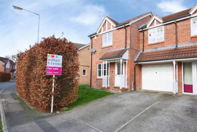 3 bed property, in Tamworth Road, £289,000