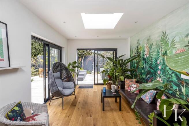 4 bed property, in Davigdor Road, £1,100,000
