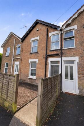 5 bed property, in Wycliffe Road, £350,000