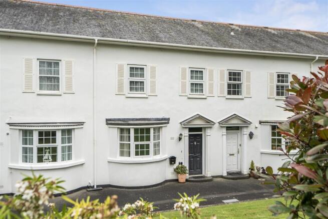 2 bed property, in Trevethan Road, £450,000