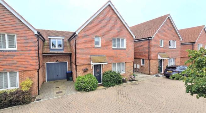 4 bed property, in Swallow Rise, £600,000