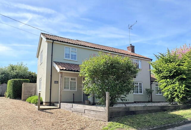 5 bed property, in Charsfield Nr Woodbridge, £699,500