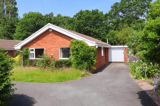 3 bed property, in Highfield Road, £250,000