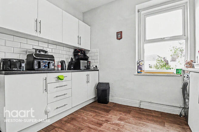 2 bed property, in Milburn Road, £175,000