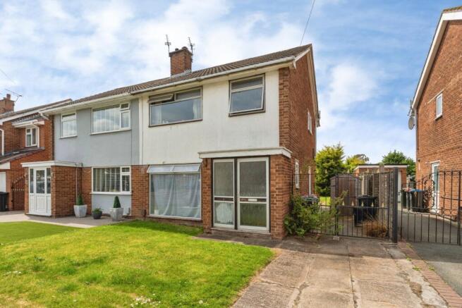 3 bed property, in Knottingley Drive, £210,000