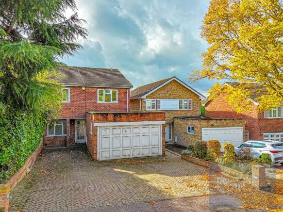 4 bed property, in Lyndhurst Rise, £1,100,000