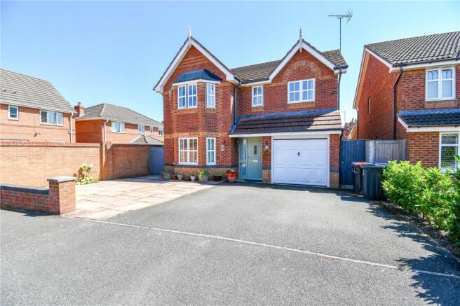4 bed property, in Millcroft, £425,000