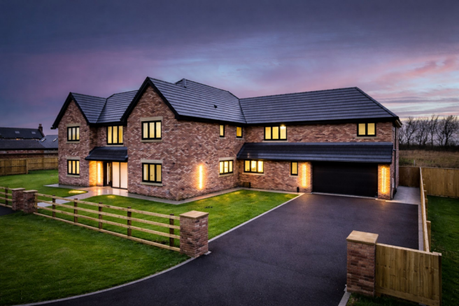 4 bed property, in Elmbank Drive, £1,000,000
