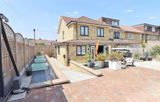 3 bed property, in Micklefield Way, £699,950