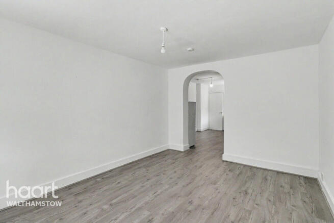 1 bed property, in Haldan Road, £325,000