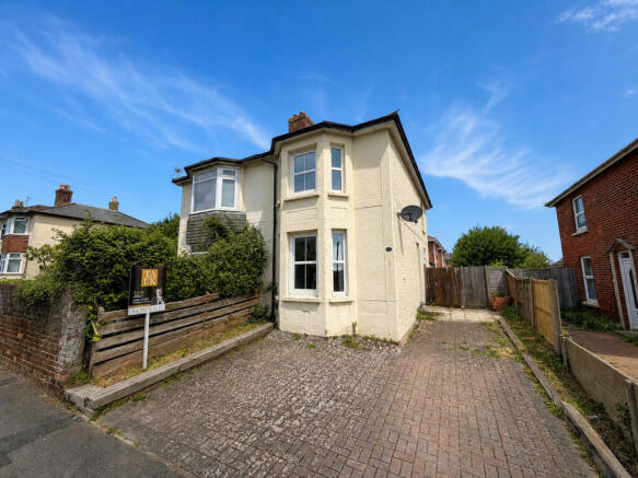 2 bed property, in Newport Road, £215,000