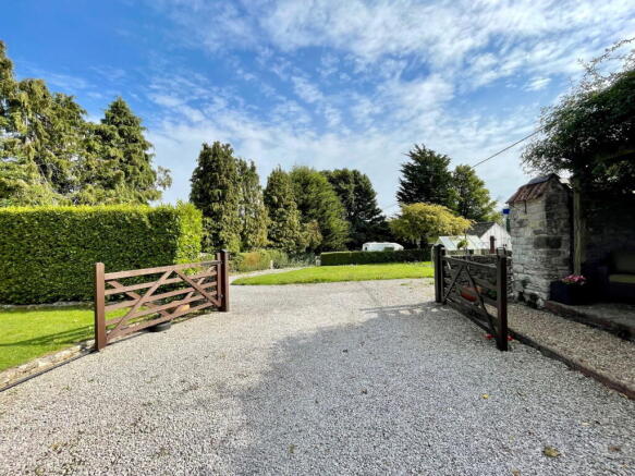 3 bed property, in Bridgwater Road, £495,000