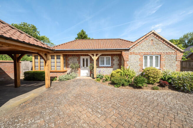 3 bed property, in Becketts Close, £575,000