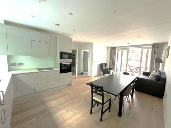 2 bed property, in Ferraro House, £625,000