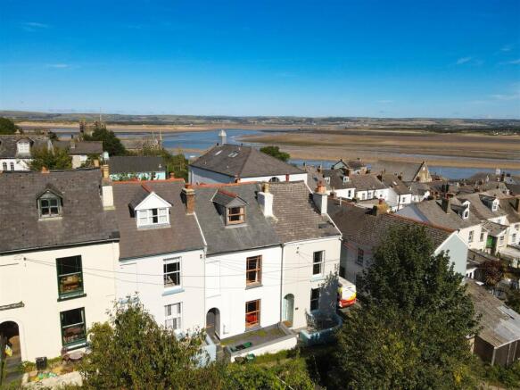 4 bed property, in Alpha Place, £475,000
