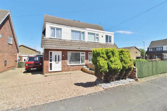 3 bed property, in Valley Road, £200,000