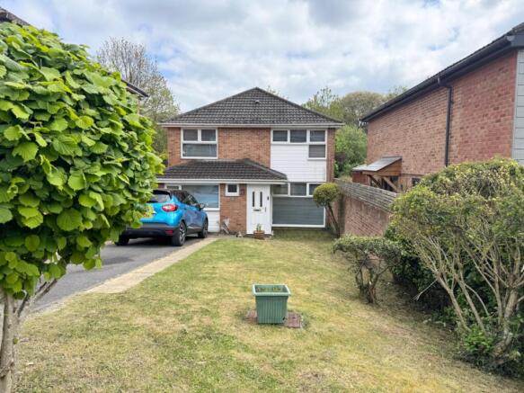 4 bed property, in Highlands Way, £399,950