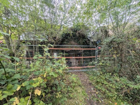 4 bed property, in Gulliver's Cottage, £160,000