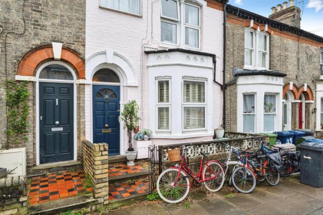 1 bed property, in Abbey Road, £285,000