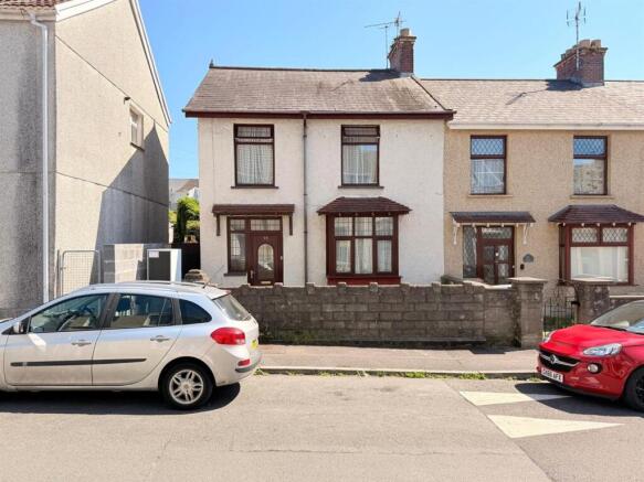3 bed property, in Tunnel Road, £119,995