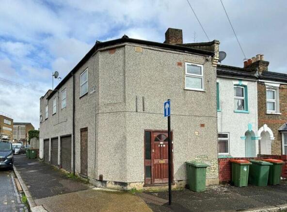 1 bed property, in Flat D, £230,000