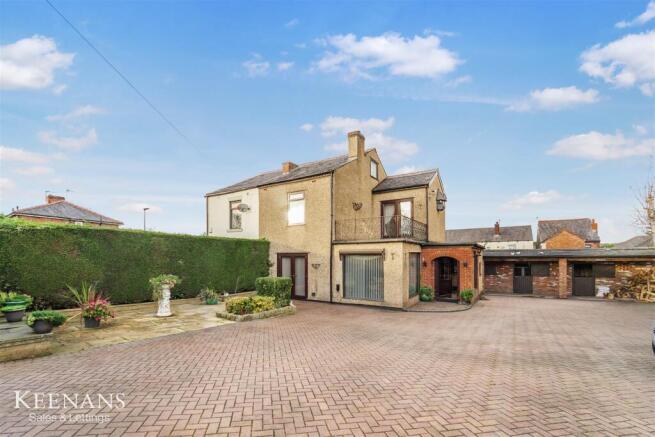 2 bed property, in Lynton Road, £350,000