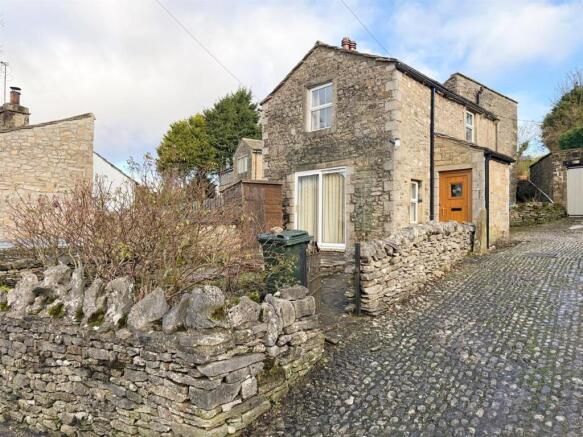 2 bed property, in Low Lane, £349,950