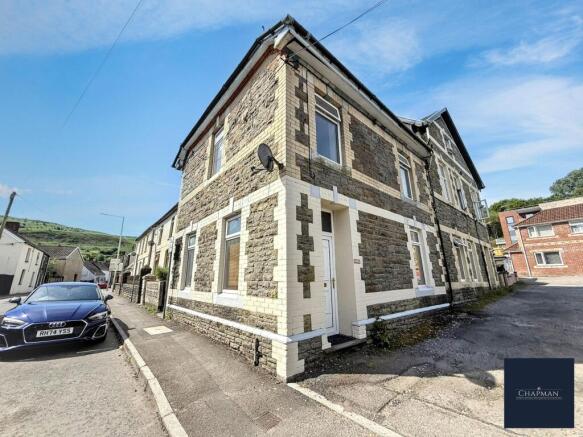 2 bed property, in High Street, £120,000