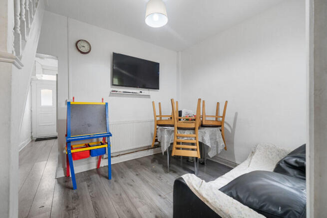 3 bed property, in 61 Sedley Road, £90,000