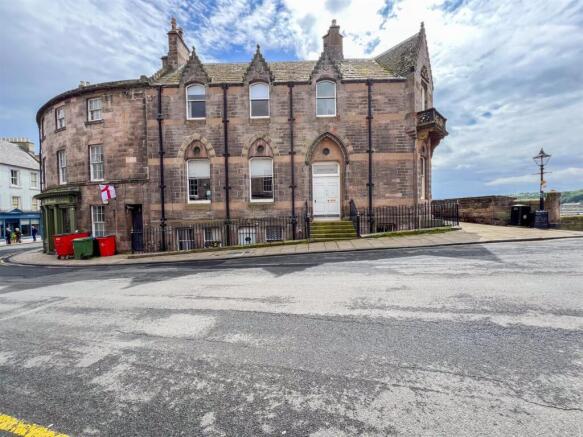 2 bed property, in Quay Walls, £175,000