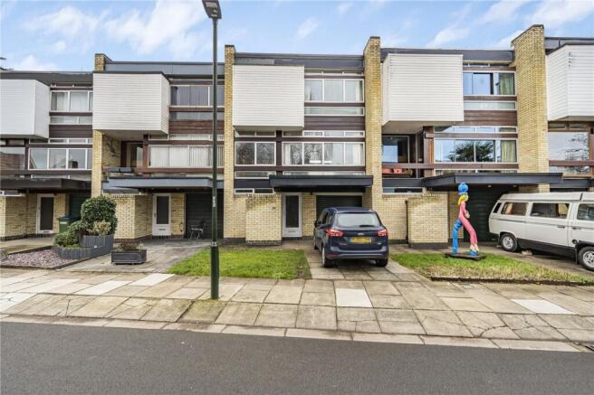 4 bed property, in Blandford Road, £925,000
