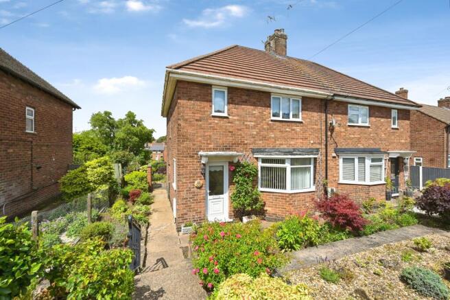 3 bed property, in Oak Avenue, £180,000